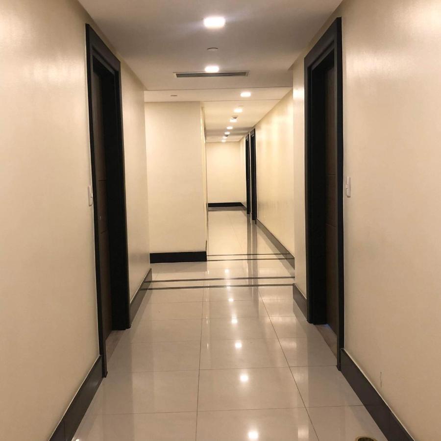 Luxury Bgc Condo In Taguig, Mckinley - Covered Parking And Wifi Free Exterior foto