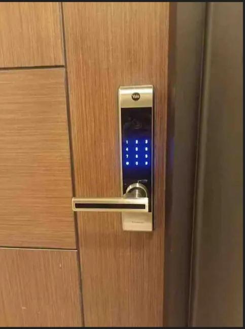 Luxury Bgc Condo In Taguig, Mckinley - Covered Parking And Wifi Free Exterior foto
