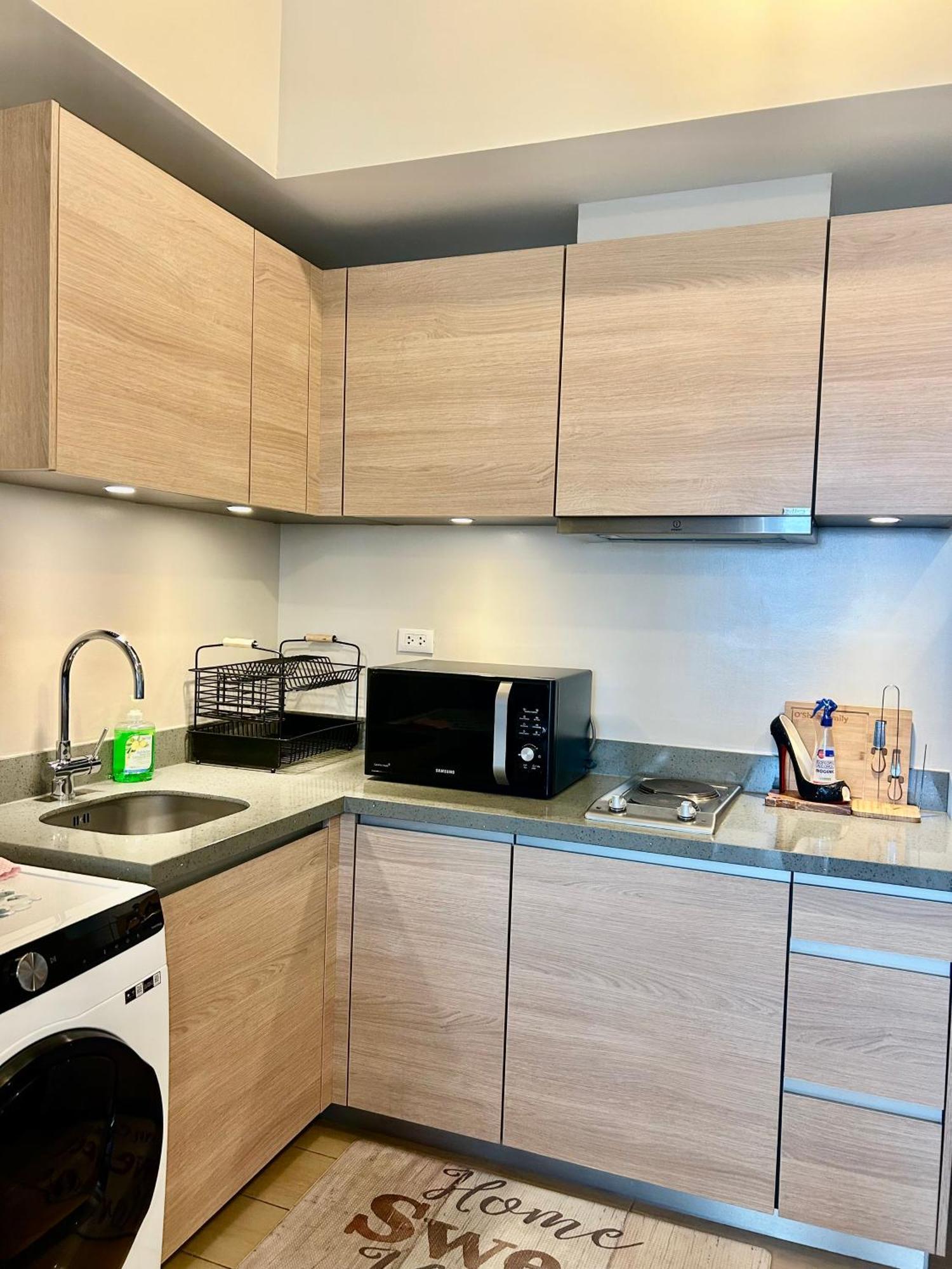 Luxury Bgc Condo In Taguig, Mckinley - Covered Parking And Wifi Free Exterior foto