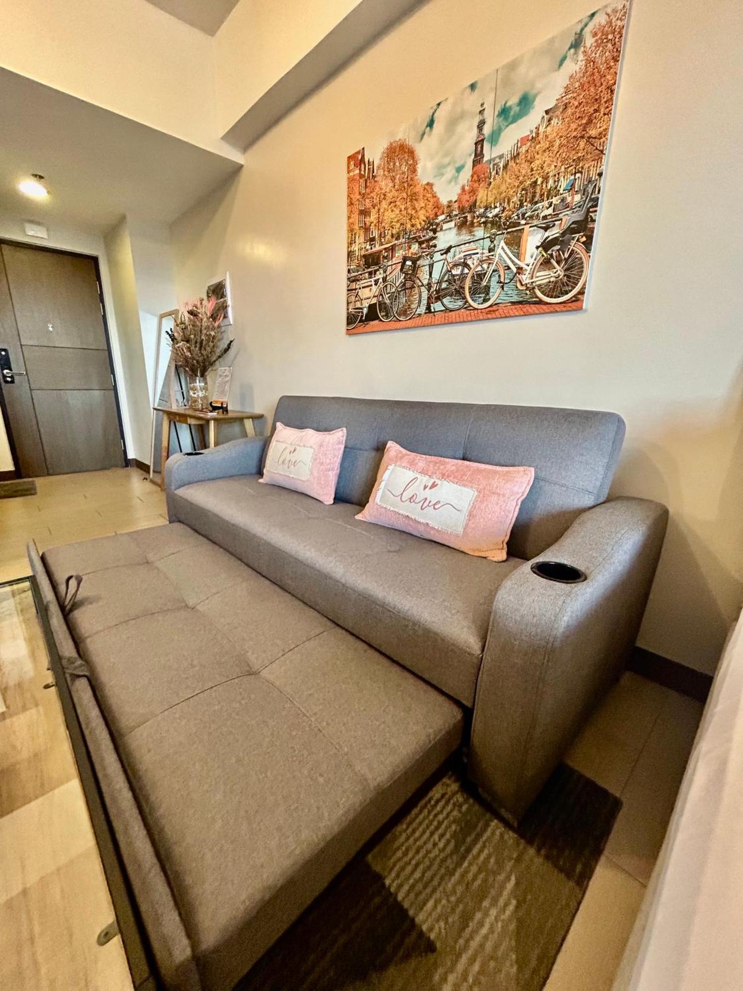Luxury Bgc Condo In Taguig, Mckinley - Covered Parking And Wifi Free Exterior foto